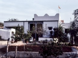 Casa de camp d'Eivissa amb el seu petit hort.
