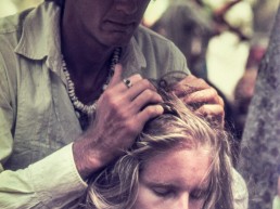 Al mercat es pot fer un massatge al cap per relaxar-se.