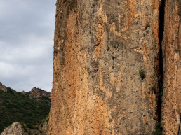 La paret o cilindre de l'Os és un lloc ideal que conté diverses vies d'escalada.