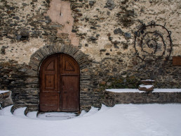 Façana i porta d'entrada de Sant Climent d'Âreu