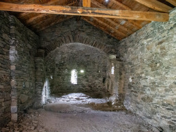Interior de Sant Quirze coberta amb bigues.de fusta