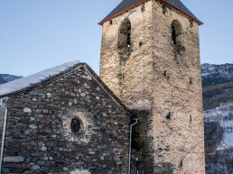 Façana i torre de Sant Pere de Cardós