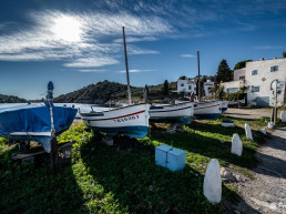 Barques a la platja de Port Lligat