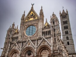 Façana i torre de la Catedral de Siena