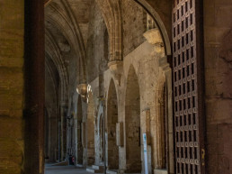 Porta d'accés de l'església al claustre
