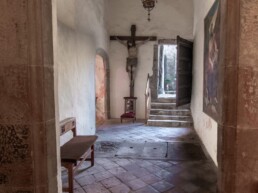 Porta dels Pelegrins i accés a la capella de Sant Sebastià